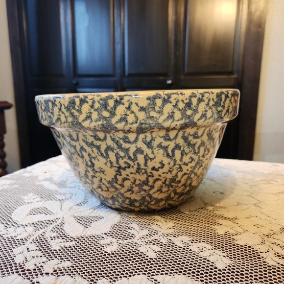 Roseville Other - R.R.P. Roseville, Ohio Spongeware 9.5" Bowl